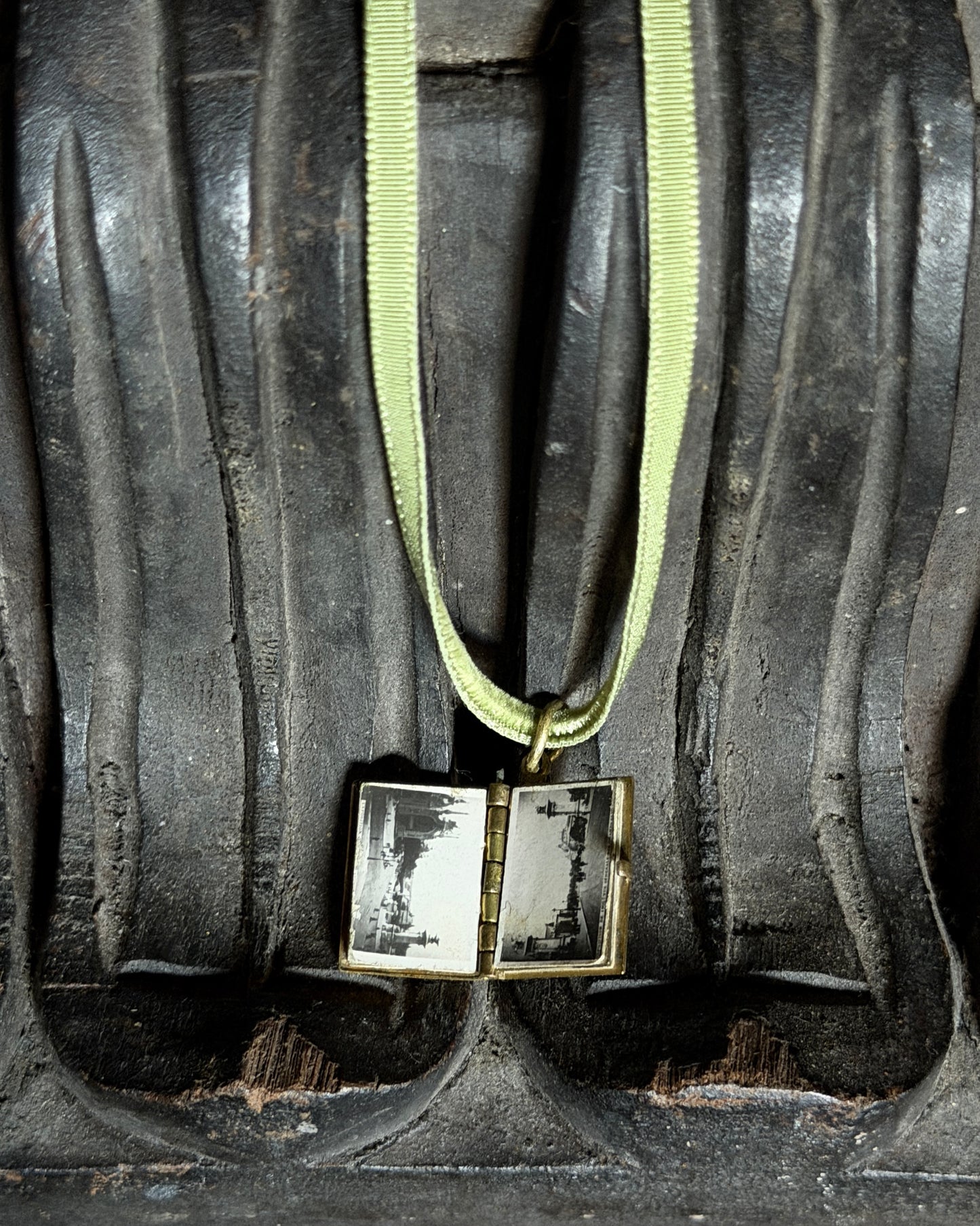 Paris Souvenir Pendant