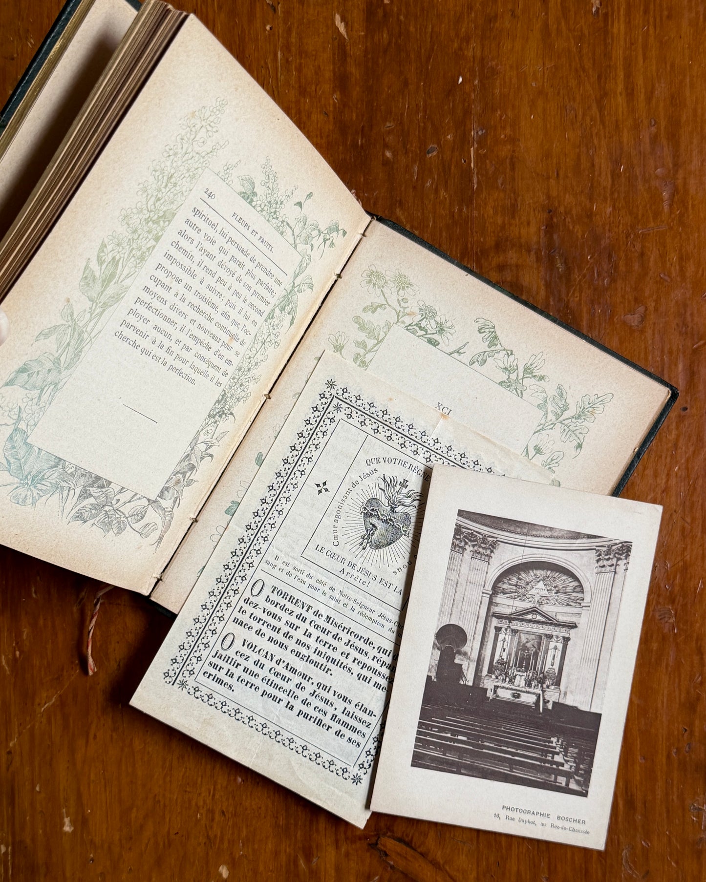 Fleurs et Fruits | Illustrated French Devotional Book